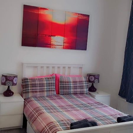 2 Bed 1St Floor Apartment-Own Entrance & Parking Портсмът Екстериор снимка