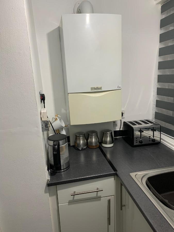 2 Bed 1St Floor Apartment-Own Entrance & Parking Портсмът Екстериор снимка