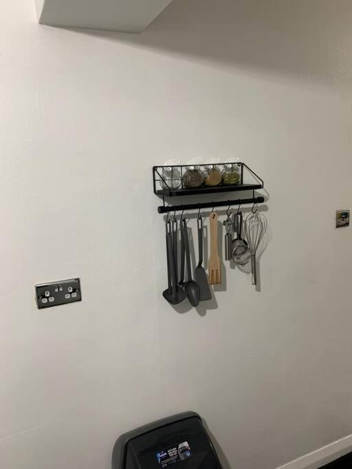 2 Bed 1St Floor Apartment-Own Entrance & Parking Портсмът Екстериор снимка