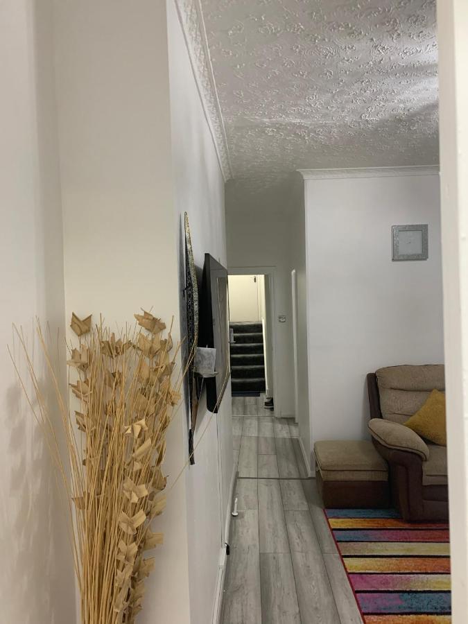 2 Bed 1St Floor Apartment-Own Entrance & Parking Портсмът Екстериор снимка