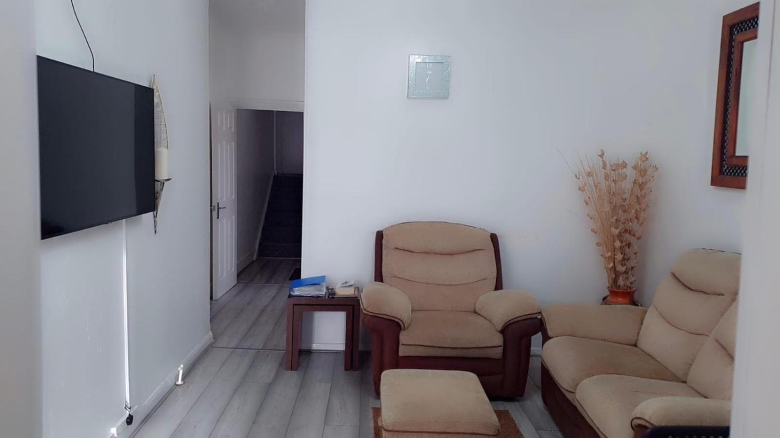 2 Bed 1St Floor Apartment-Own Entrance & Parking Портсмът Екстериор снимка