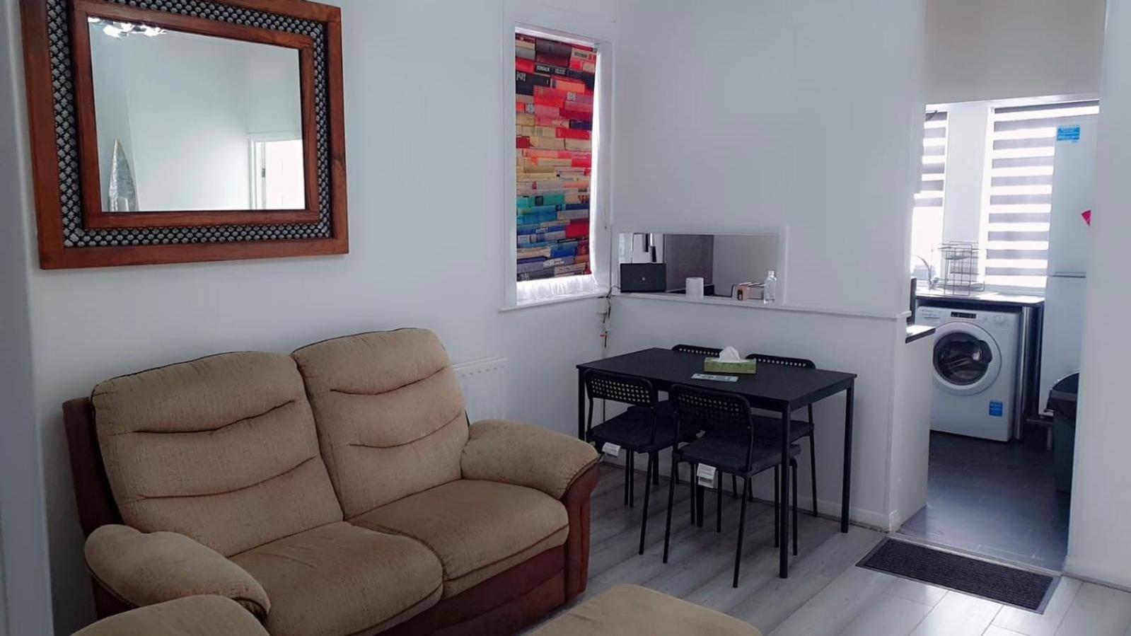 2 Bed 1St Floor Apartment-Own Entrance & Parking Портсмът Екстериор снимка